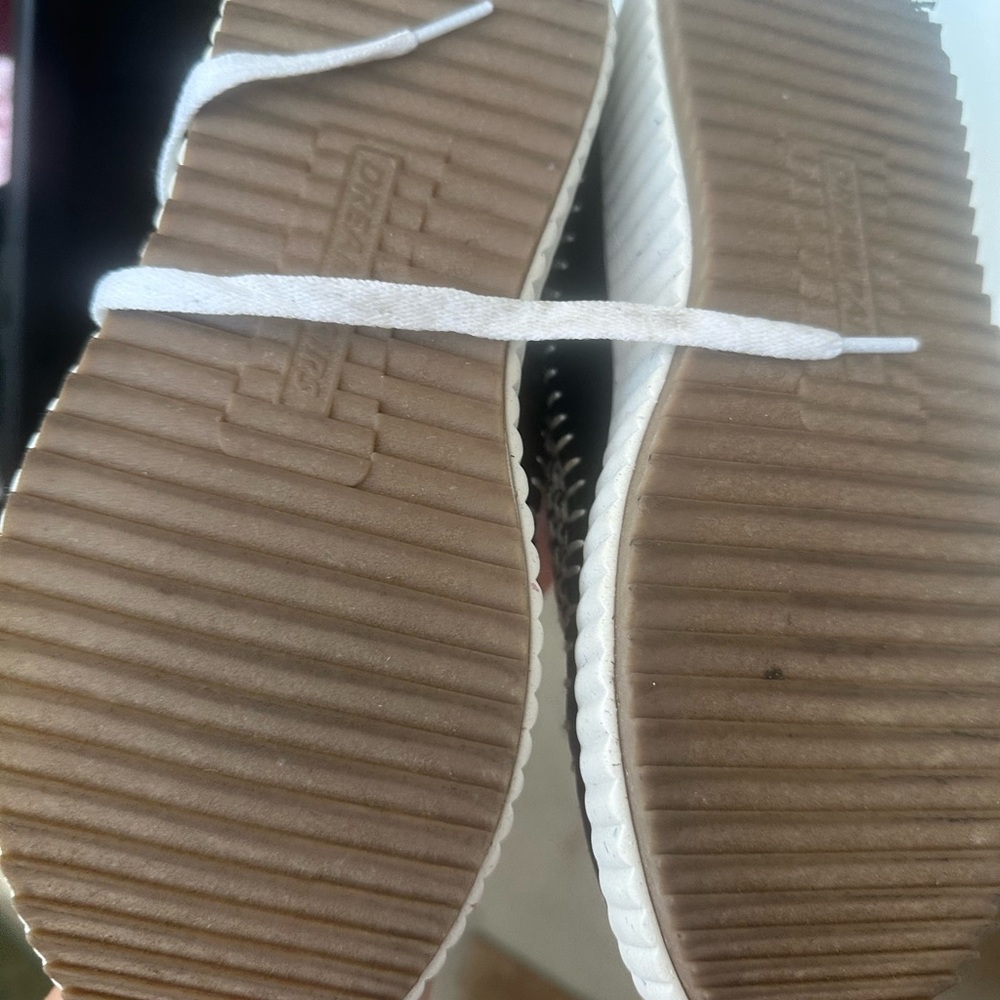 Black & White Woven Women's Casual Sneakers - Picture 2 of 2